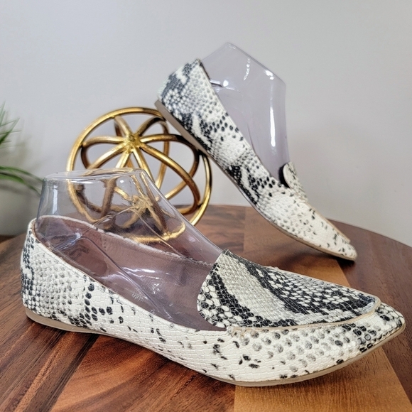 Madden Girl Snake Print Flats Pointed Toe Loafers Size 6.5 - Picture 8 of 14